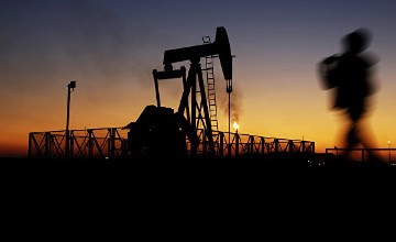 Oil price likely to recover by mid 2017 - ảnh 1